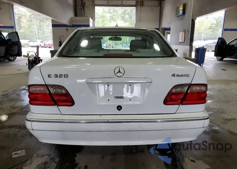 2002 Mercedes-Benz E 320 4Matic из США, поврежденный, VIN WDBJF82J02X065334